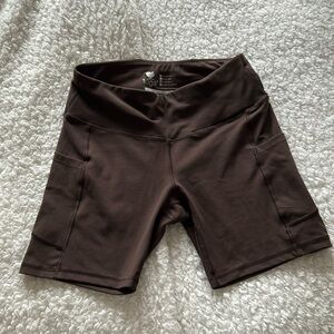 iuga bike shorts (M) in cocoa